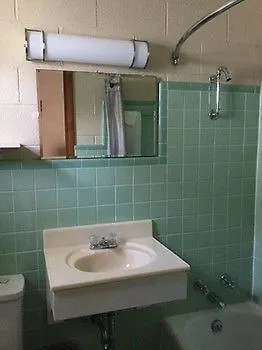 Economy Motel 2*